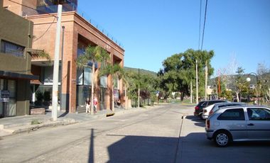 LOCAL COMERCIAL A LA CALLE, EN VILLA CARLOS PAZ, ALQUILER ANUAL