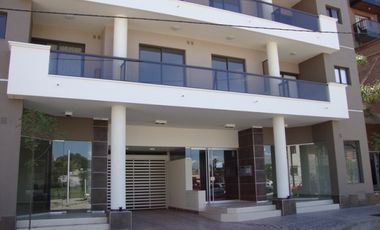 LOCAL COMERCIAL A LA CALLE, EN VILLA CARLOS PAZ, ALQUILER ANUAL