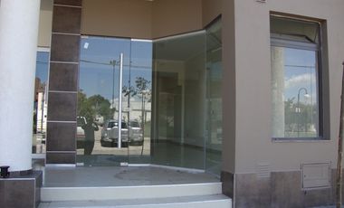 LOCAL COMERCIAL A LA CALLE, EN VILLA CARLOS PAZ, ALQUILER ANUAL