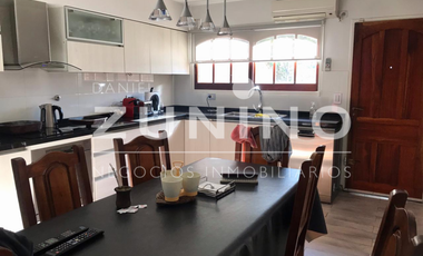 Casa de cuatro ambientes a la venta en Bella Vista