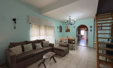Venta Casa  Escobar Garin  Centro 5 ambientes 4 dormitorios Jardin garage quincho