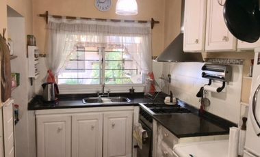 CASA EN UNA PLANTA DE 4 DORMITORIOS EN JOSE MARMOL