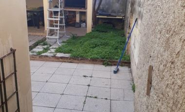 EXCELENTE PH 3 AMBIENTES CON PATIO Y COCHERA.