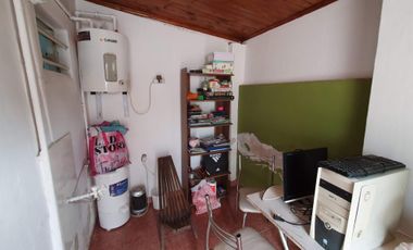 Casa 4 amb y Depto 2 amb. En Venta- Moreno