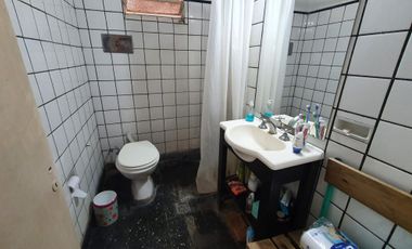 Casa 4 amb y Depto 2 amb. En Venta- Moreno
