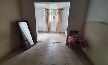 Casa 4 amb y Depto 2 amb. En Venta- Moreno