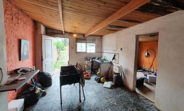 Casa 4 amb y Depto 2 amb. En Venta- Moreno
