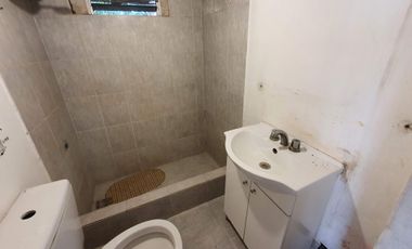 Casa 4 amb y Depto 2 amb. En Venta- Moreno