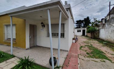 Casa 4 amb y Depto 2 amb. En Venta- Moreno