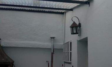 Venta de casa ... Excelente ubicación.