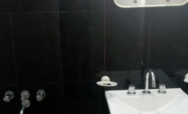 Venta de casa ... Excelente ubicación.