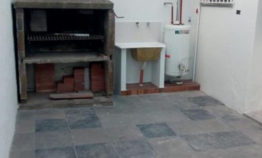 Venta de casa ... Excelente ubicación.