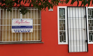 Venta de casa ... Excelente ubicación.