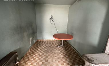 Casa 3 ambientes venta galpón local - Moron Sur