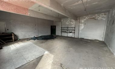 Casa 3 ambientes venta galpón local - Moron Sur