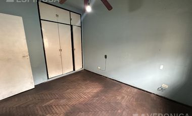 Casa 3 ambientes venta galpón local - Moron Sur