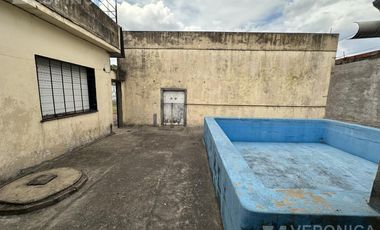 Casa 3 ambientes venta galpón local - Moron Sur