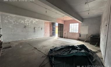 Casa 3 ambientes venta galpón local - Moron Sur