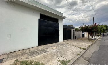 Casa 3 ambientes venta galpón local - Moron Sur