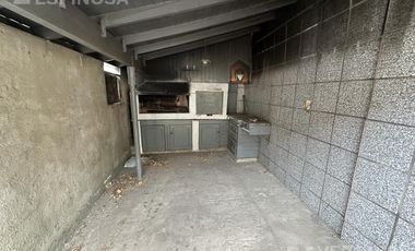Casa 3 ambientes venta galpón local - Moron Sur