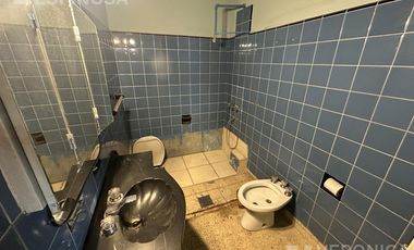 Casa 3 ambientes venta galpón local - Moron Sur