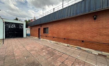 Casa 3 ambientes venta galpón local - Moron Sur