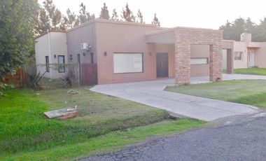 Muy linda casa en Barrio Privado Malibu - APTA A CRÉDITO / SE ACEPTAN PERMUTAS!!
