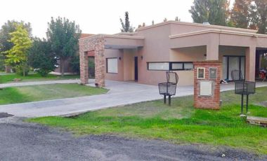 Muy linda casa en Barrio Privado Malibu - APTA A CRÉDITO / SE ACEPTAN PERMUTAS!!