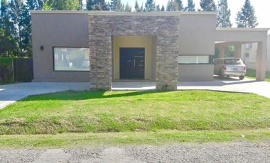 Muy linda casa en Barrio Privado Malibu - APTA A CRÉDITO / SE ACEPTAN PERMUTAS!!