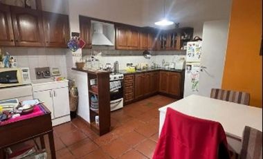 Casa 5 ambientes con quincho en venta en San Jose