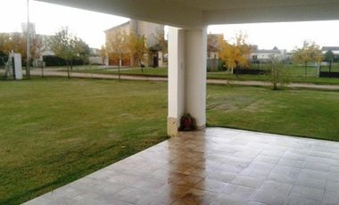 EXELENTE CASA QUINTA CON PILETA C/PARQUE-  ¡¡HERMOSA
