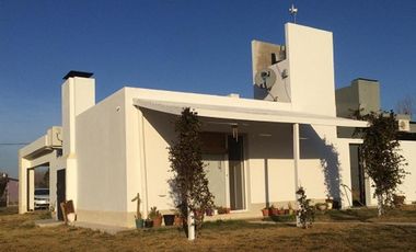 EXELENTE CASA QUINTA CON PILETA C/PARQUE-  ¡¡HERMOSA