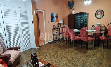 VENTA HERMOSO CHALET EN HAEDO- BARRIO GÜEMES.