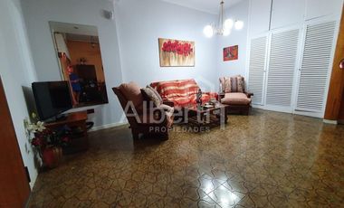 VENTA HERMOSO CHALET EN HAEDO- BARRIO GÜEMES.