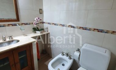 VENTA HERMOSO CHALET EN HAEDO- BARRIO GÜEMES.