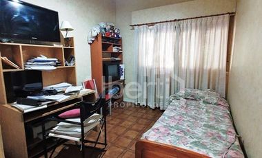 VENTA HERMOSO CHALET EN HAEDO- BARRIO GÜEMES.