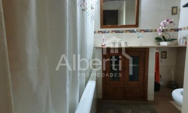 VENTA HERMOSO CHALET EN HAEDO- BARRIO GÜEMES.