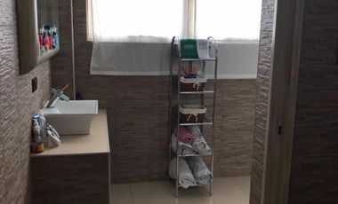 CHALET CON AMPLIO LOTE E IMPECABLE CONSTRUCCION