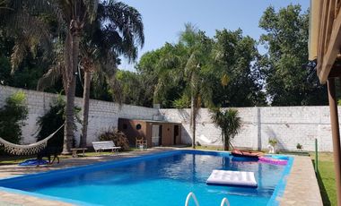 CHALET CON AMPLIO LOTE E IMPECABLE CONSTRUCCION