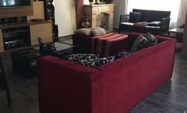 CHALET CON AMPLIO LOTE E IMPECABLE CONSTRUCCION