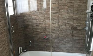 CHALET CON AMPLIO LOTE E IMPECABLE CONSTRUCCION