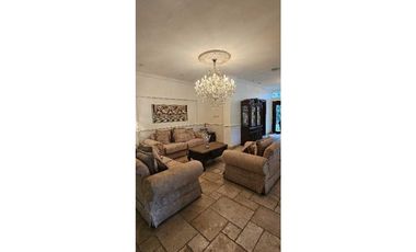 Venta de exclusiva Casa Unifamiliar en Camino de Cruces (Remate)