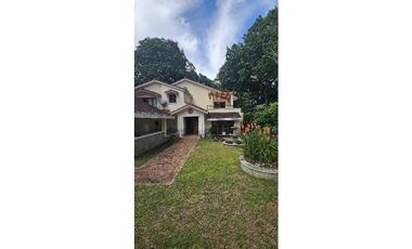 Venta de exclusiva Casa Unifamiliar en Camino de Cruces (Remate)