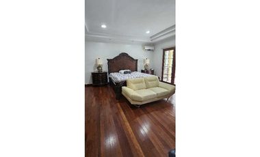 Venta de exclusiva Casa Unifamiliar en Camino de Cruces (Remate)