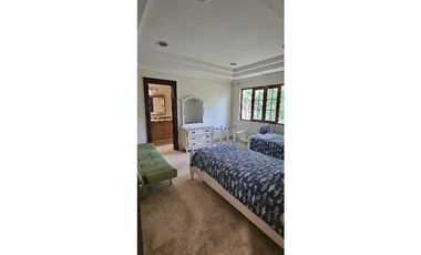 Venta de exclusiva Casa Unifamiliar en Camino de Cruces (Remate)