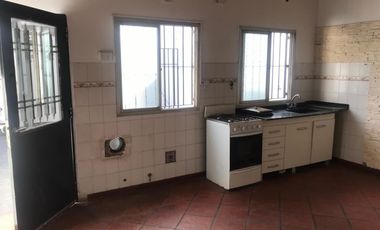 ALQUILER - PH 3 AMBIENTES CON PATIO - VILLA  MADERO - SIN EXPENSAS
