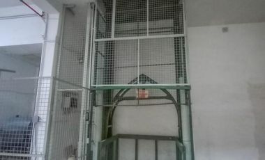EDIFICIO EN BLOCK de 1877 M2 con atención al público y depósito en Alquiler Sin expensas