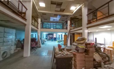 EDIFICIO EN BLOCK de 1877 M2 con atención al público y depósito en Alquiler Sin expensas