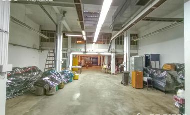 EDIFICIO EN BLOCK de 1877 M2 con atención al público y depósito en Alquiler Sin expensas