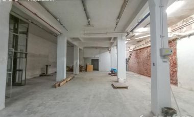 EDIFICIO EN BLOCK de 1877 M2 con atención al público y depósito en Alquiler Sin expensas